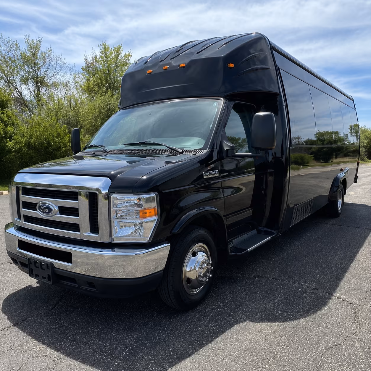 15 Passenger Party Bus Exterior