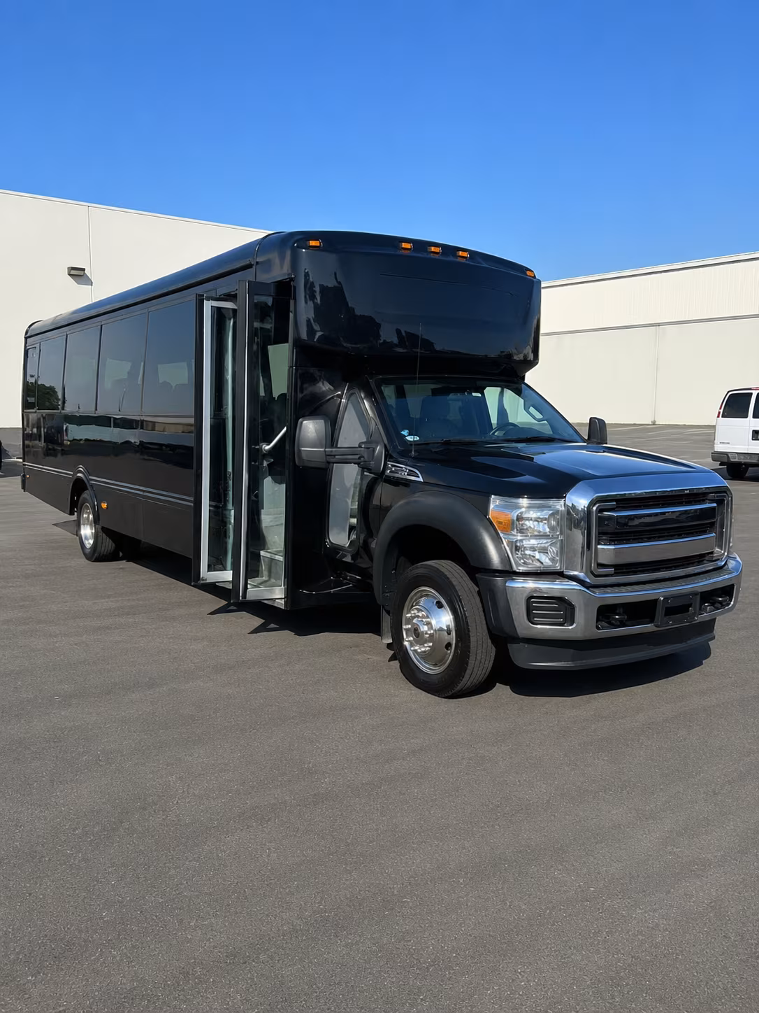 Miami Gardens Birthday, Sweet 16, & Quinceañera Transportation party bus exterior