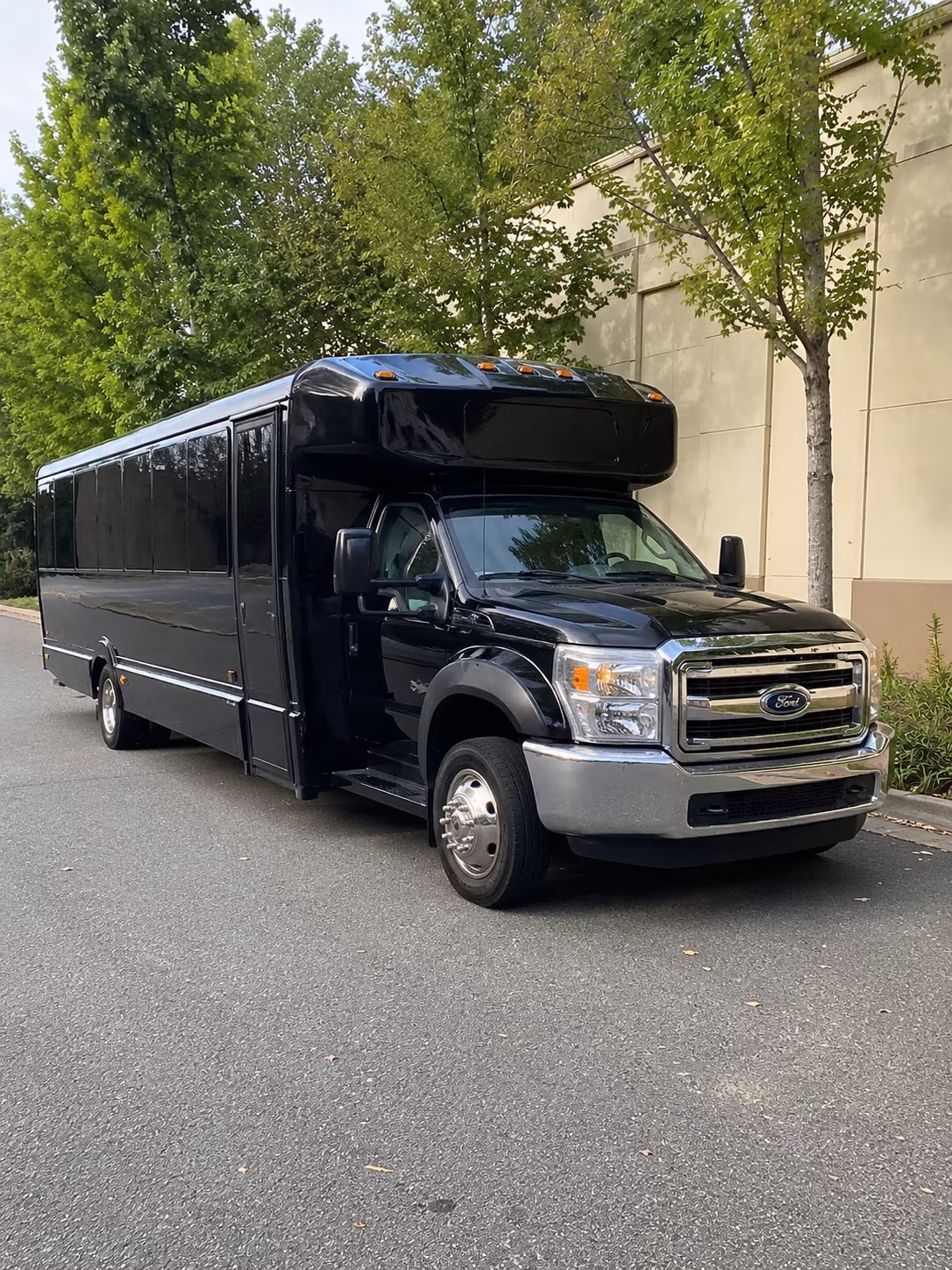 Miami Gardens Birthday, Sweet 16, & Quinceañera Transportation party bus exterior