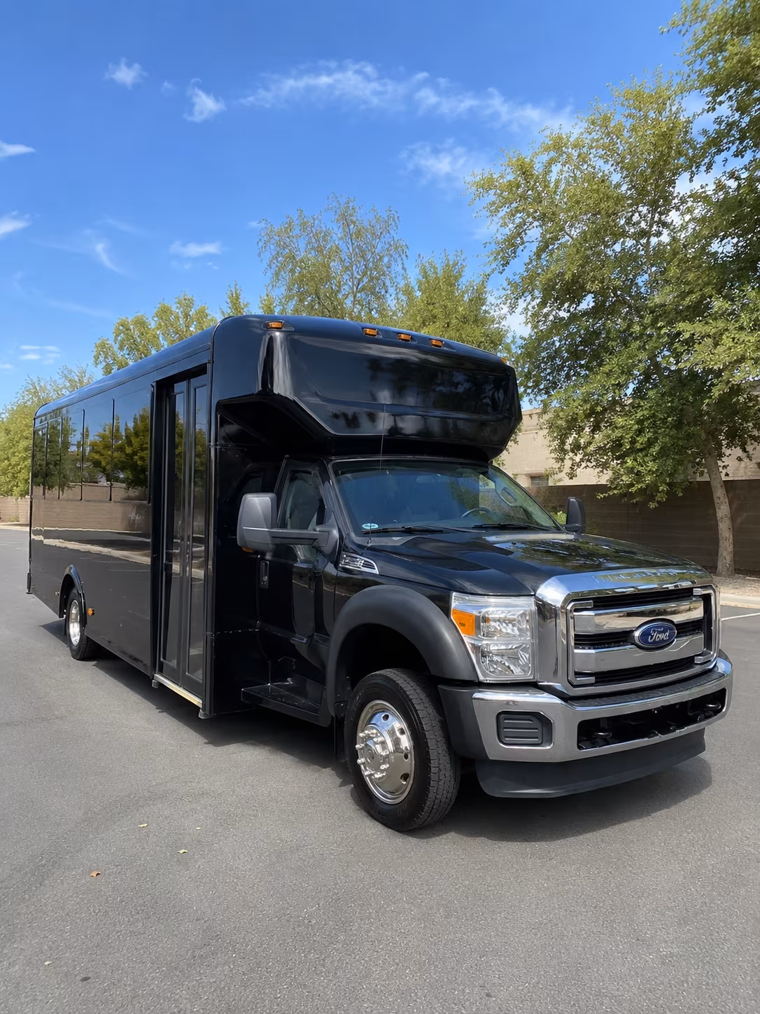 Miami Gardens Birthday, Sweet 16, & Quinceañera Transportation onboard seating